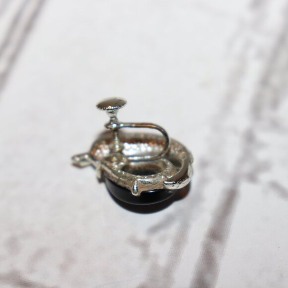 Vintage silver and black feather screw back earrings 1" - Picture 2 of 5